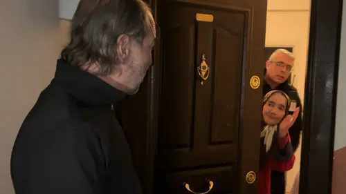 Aksaray’da Alzheimer hastası anne oğlunu sokakta bıraktı