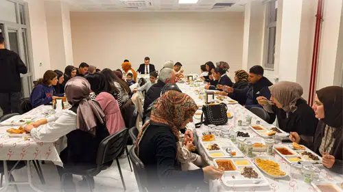 Konya’daki hastanede başhekim personelle iftar yaptı