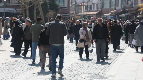Konya’da bayram hareketliliği: Tarihi Bedesten Çarşısı dolup taştı