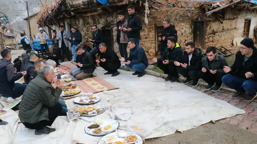 Gelenek yaşatılıyor! Konya’da bayram sabahlarının vazgeçilmezi