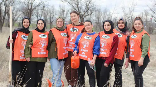 Konya'da gençlerden erozyonla mücadeleye destek