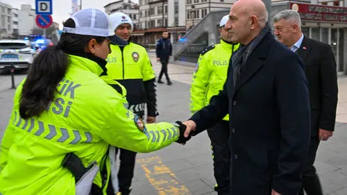Müdür Yüksek, bayramda da çalışan kahramanları yalnız bırakmadı