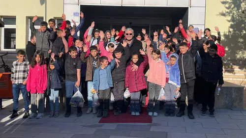 Bayram öncesi yüzleri güldürdü! Konya'da hayırsever iş insanından öğrencilere destek