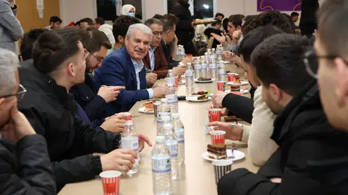 Konya Valisi Akın, bugün de iftarda o isimlerle buluştu