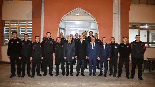 Altay, Ramazan akşamında çalışanlarla bir araya geldi