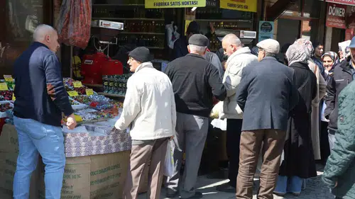 Cepte bayram yok! Konyalılar bayram alışverişinde dertli
