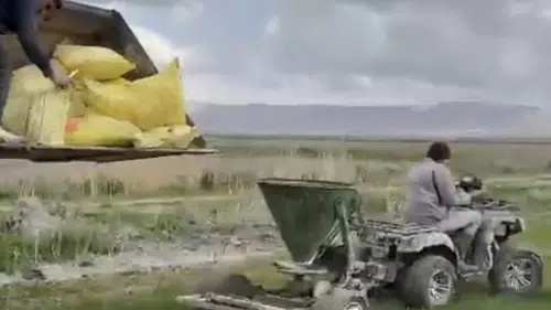 Konya tarlalarında ilginç görüntü! Çiftçilerden yaratıcı ATV yöntemi