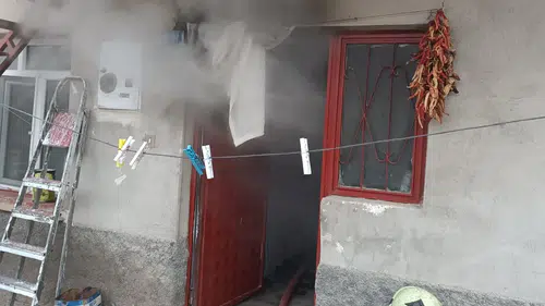 Konya’da müstakil ev alev alev yandı! 60 yaşındaki kadın öldü