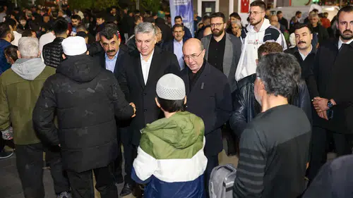 Selçuklu’da Kadir Gecesi yoğunluğu! Pekyatırmacı vatandaşlarla buluştu