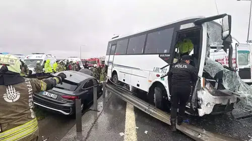 İstanbul’da zincirleme kaza! 1 polis şehit, 16 yaralı