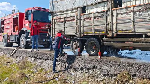 Aksaray - Konya yolunda seyir halindeki kamyon alev aldı