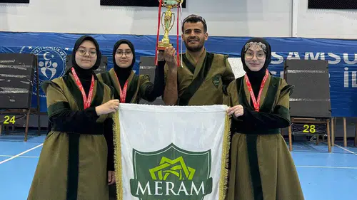 Meramlı genç kızlar okçulukta Türkiye 3.’sü, Başkan Kavuş tebrik etti