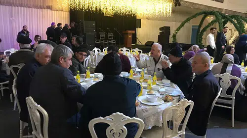 Konya'daki Ramazan sofrası engelleri kaldırdı! Dünya Görmeyenler Derneği iftarda buluştu