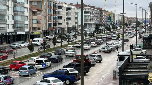 Trafik aksadı! Konya’da Ramazan Bayramı yoğunluğu