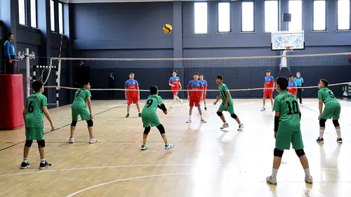 Konya'da ortaokullar arası voleybol heyecanı başladı