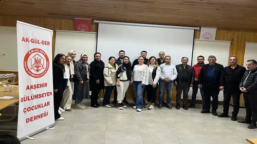 Gülümsemeler büyüyor: Akşehir’de dernek yeni yönetimiyle geleceğe hazır