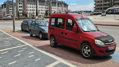 Konya’da kaldırım ve bisiklet yolu işgali güvenlik riskini artırıyor