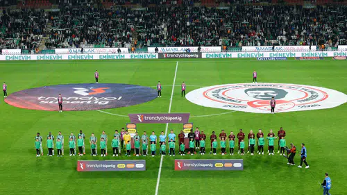 Konyaspor-Trabzonspor maçını dikkat çeken isimler birlikte izliyor