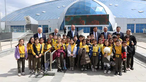 Konya Bilim Merkezi’nde önemli buluşma: Protokol öğrencilerle bir araya geldi