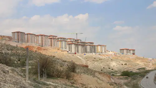 TOKİ Konya’da 5 yıl sonra kolları sıvadı