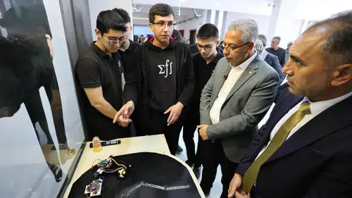 Konya’da gençler bilimle buluştu: TÜBİTAK Fuarı açıldı