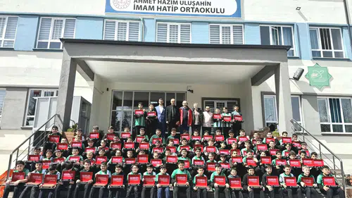 Konya’da mukabeleye katılan gençlere Konyaspor forması hediye edildi