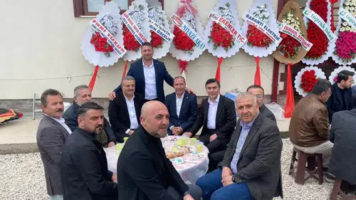 Bakan Yardımcısı Konya’nın meşhur pilavına kaşık sallad