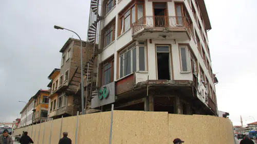 Konya'da bir devir kapanıyor! Yeni Çarşı Mağazaları'nda yıkım başladı