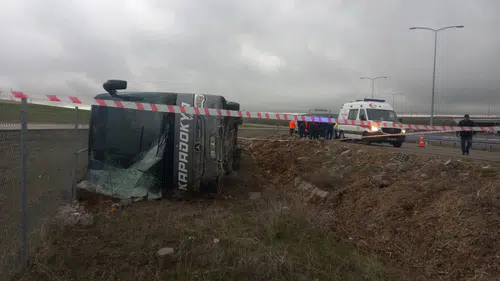 Aksaray'da yolcu otobüsü devrildi: 23 yaralı!