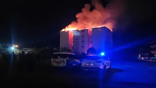 Öğrenci yurdu alev alev yanıyor! Tahliyeler başladı