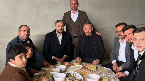 Konyalı Belediye Başkanları düğün pilavına birlikte kaşık salladı