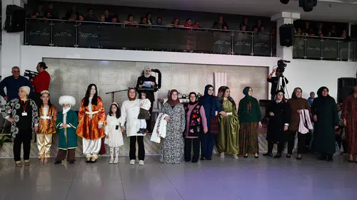 Konya'da kursiyerlerin el emeği defilesi büyük ilgi gördü