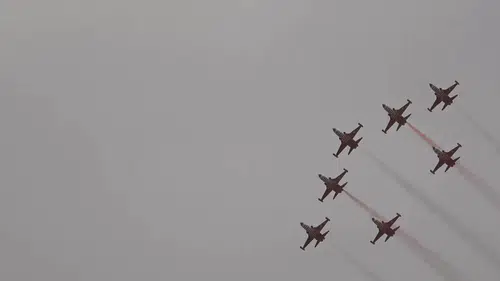 Konya’da gökyüzü çocuklar için renklendi: SOLOTÜRK ve Türk Yıldızları’ndan özel gösteri