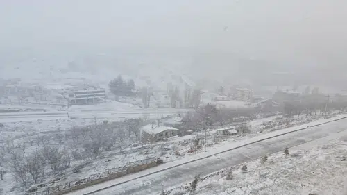 Konya'da kış geri döndü! O ilçe beyaza büründü