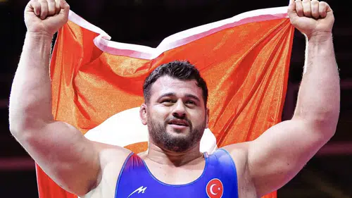 Rıza Kayaalp tarihe geçti! Şampiyon durdurulamıyor