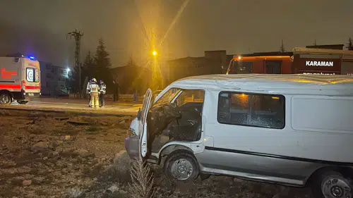 Karaman’da yağış kazayı beraberinde getirdi: Minibüs üç takla attı