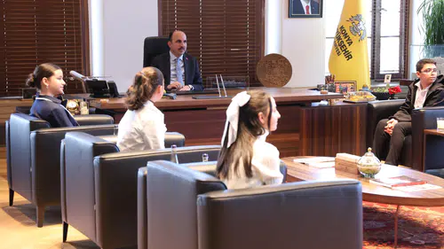 Başkan Altay çocuklara sordu: “Nasıl bir Konya istiyorsunuz?”