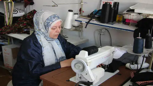 Depremzede kadın Konya'da yaşama sıfırdan başladı