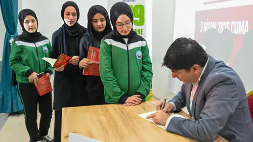 Konya’da dikkat çeken proje! Öğrenciler yazarlarla buluşuyor
