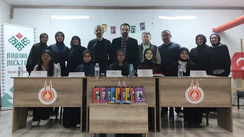 Konya’da okuma kültürüne katkı: Öğrenciler sahnede