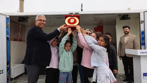 Konya'da renkli etkinlik: Çocuklara moral, vatandaşa destek