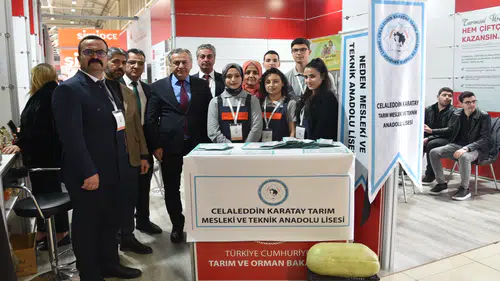 Murat Yiğit Konya Tarım Fuarı’nda gençlerin projelerini inceledi