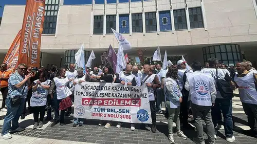 4 belediyenin memurları, iş bırakıp CHP il binasına yürüdü