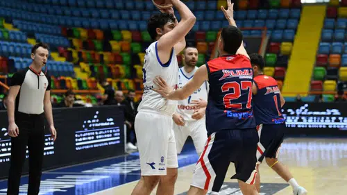 Basketbolda Selçuklu, evinde avantaj kaybetti