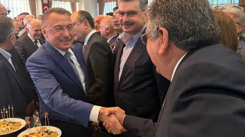 Eski Konyalı Başkan düğünde ortaya çıktı! Siyasetçilerle görüştü