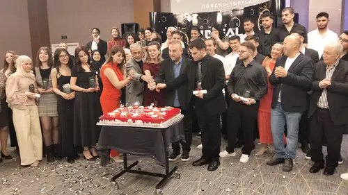 İdeal Öğrenci Yurtları'nın mezuniyet balosu coşkuyla kutlandı