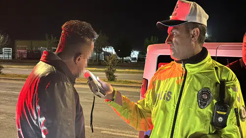 Aksaray’da trafik uygulamasında alkollü sürücüye ağır ceza