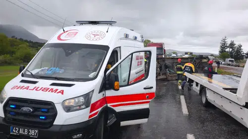 Sürücü direksiyon hakimiyetini kaybetti! Konya’da minibüs devrildi