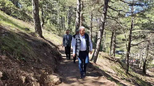 Konya Valisi hafta sonu da durmuyor! Spor kıyafetiyle stres attı