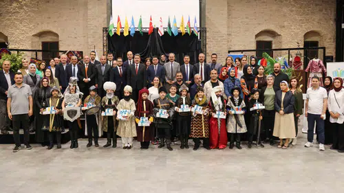 Konya'da öğrenciler tarih dersini sahneye taşıdılar